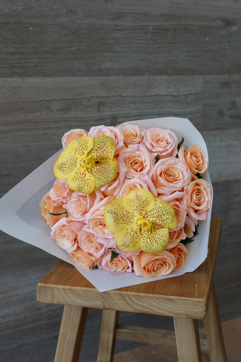 Rosas con Orquídea