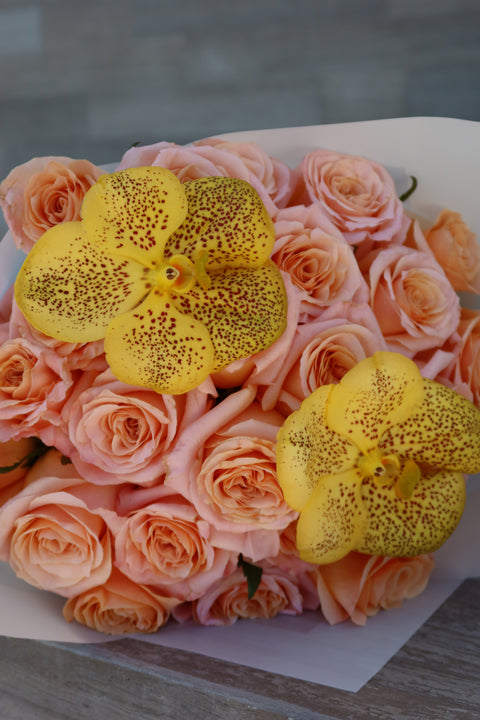 Rosas con Orquídea