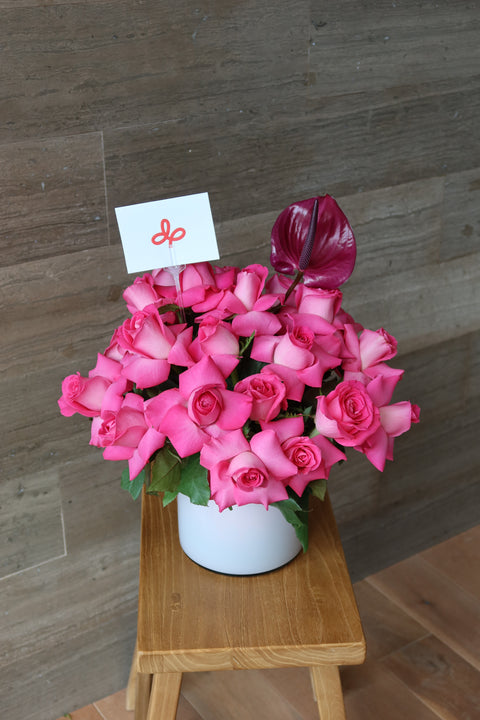 Base 24 rosas con anturio