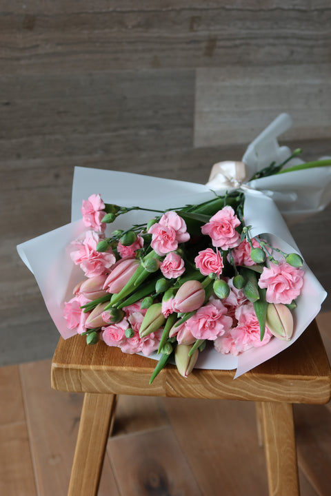 Tulipanes con clavelina
