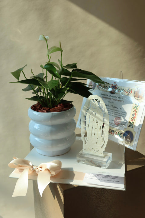 Anturio con Misa y Virgencita